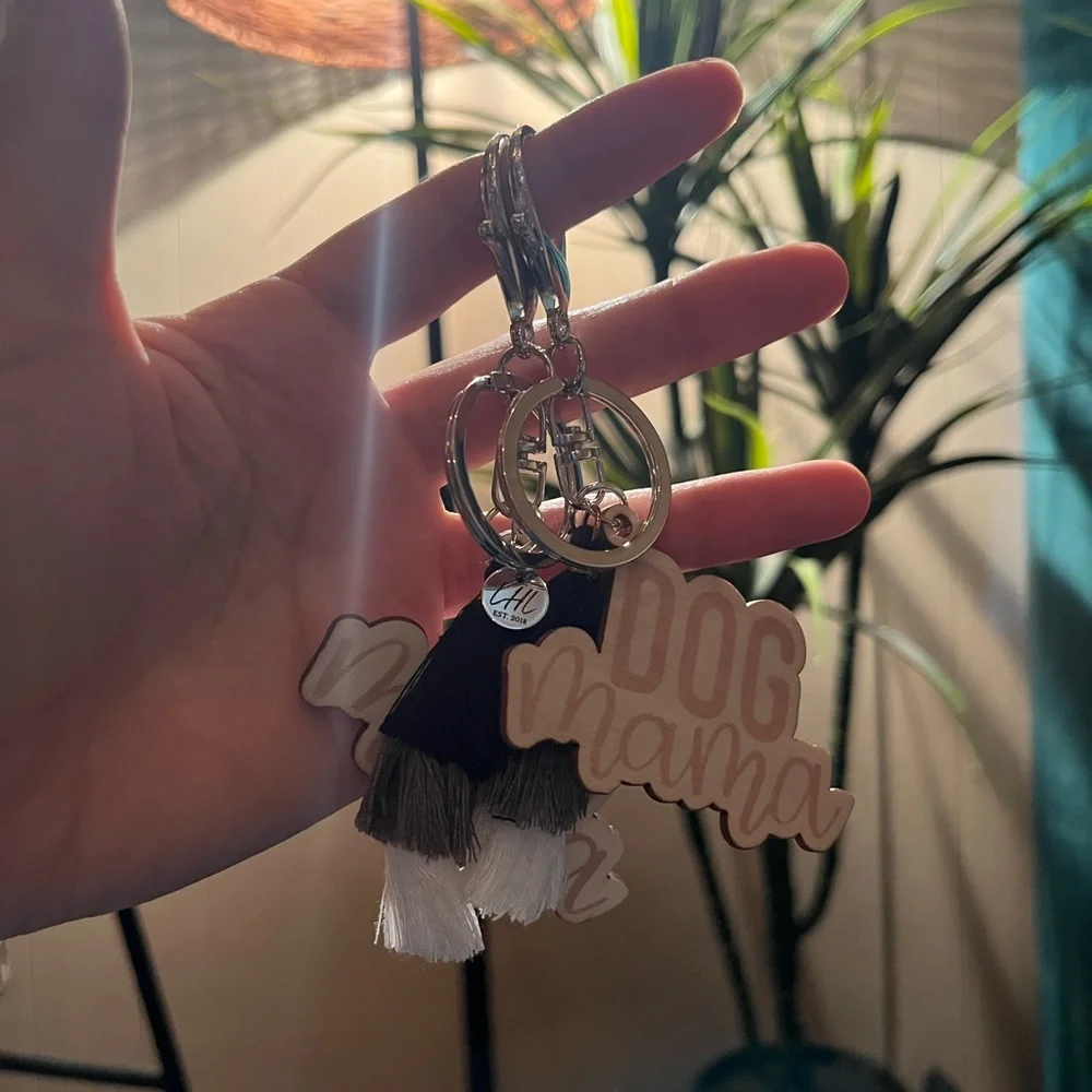 Dog Mom Key Chain - Picture 3 of 3